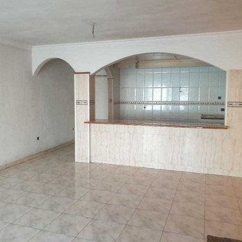 Haus (besetzt/ ohne Besitz) in Figueres