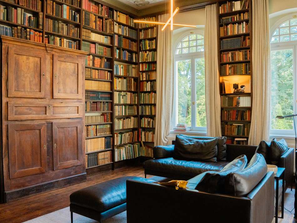 Bibliothek mit Kamin