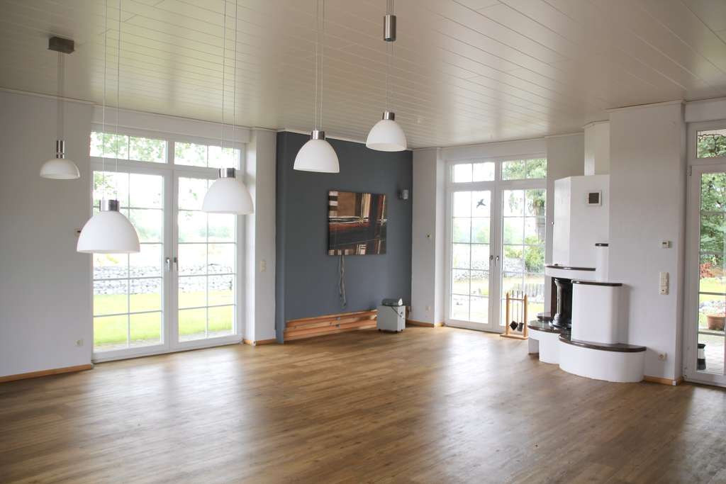 Immobilie in Osloß - Freistehendes Einfamilienhaus mit Sauna, Kamin, viel Platz & unverbautem Blick - Bild 3