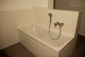 Moderne Gartenoase in Augsburg-Göggingen: Stilvolle 2-Zimmer-Wohnung mit Komfort-Bad & Terrasse – Butzstraße 31, 86199 Göggingen-Süd, Augsburg – Vorschaubild 6