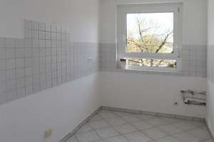 Großer Balkon... frisch renoviert... neuer Vinylbelag... – Zschopauer Straße 58B, 9111 Zentrum, Chemnitz – Vorschaubild 5