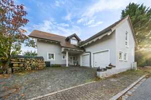 Traumhaftes freistehendes Einfamilienhaus in ruhiger Lage ! – Landshut (Kreis) – Vorschaubild 1