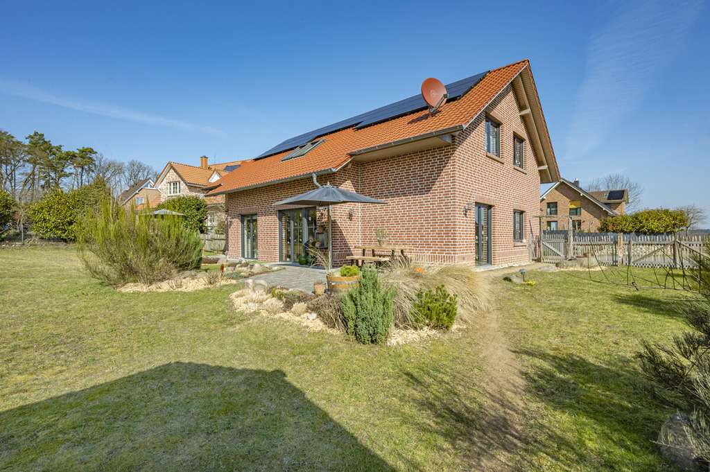 Immobilie in Rehlingen - Energieeffizientes Paradies mit Aussicht - Bild 2