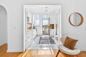 Lichtdurchflutete stylische 3-Zimmer-Altbauwohnung mit Balkon in S-West, Bestlage, provisionsfrei – Die vollständige Adresse der Immobilie erhältst du vom Anbieter., 70193 Rosenberg, Stuttgart – Vorschaubild 2