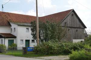 Liebevolles Bauernhaus mit 400 qm² Ausbaupotenzial als Wohn-/Geschäftshaus sucht neue Eigentümer – Mörgenerstraße 29, 86874 Tussenhausen – Vorschaubild 2