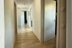 Wohnen mit Charakter: Großzügige Vier-Zimmer-Wohnung in München – Die vollständige Adresse der Immobilie erhältst du vom Anbieter., 80933 Lerchenau-Ost, München – Vorschaubild 1