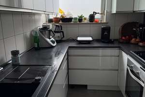 Helle 3 ZKDB, Balkon in gepfelgtem Haus, Bad mit großen Fenster – Potsdamer Str. 13, 47800 Bockum, Krefeld – Vorschaubild 2