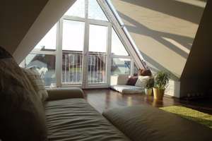 Lichtdurchflutete und großzügige 2,5 Zimmer Dachwohnung mit Wintergarten und zwei Schlafzimmern – Die vollständige Adresse der Immobilie erhältst du vom Anbieter., 81373 Mittersendling, München – Vorschaubild 3