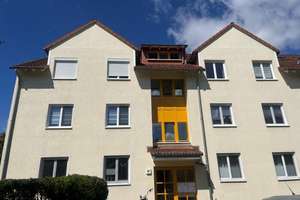 Attraktive 3 Zimmer Maisonette-Wohnung mit Balkon, neuer EBK, saniertem Bad und Stellplatz