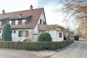Familientraum! Gepflegte DHH mit schönem Garten und Garage in ruhiger Bestlage in Bad Krozingen – Die vollständige Adresse der Immobilie erhältst du vom Anbieter., 79189 Bad Krozingen – Vorschaubild 1