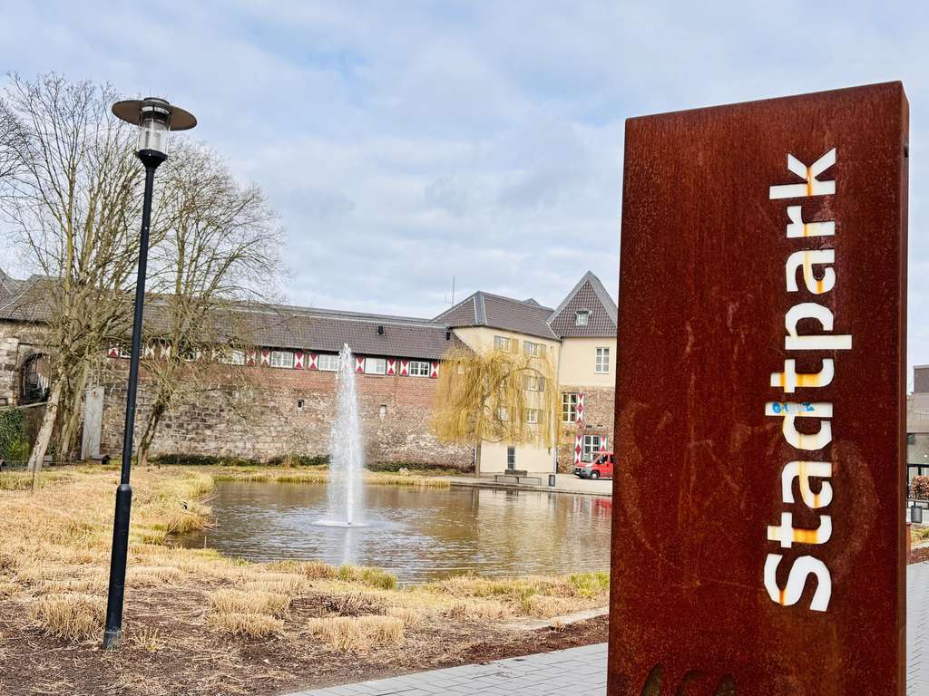 Immobilie in Dinslaken - 📍 Komplettes Dachgeschoss in der Altstadt von Dinslaken  - Bild 4