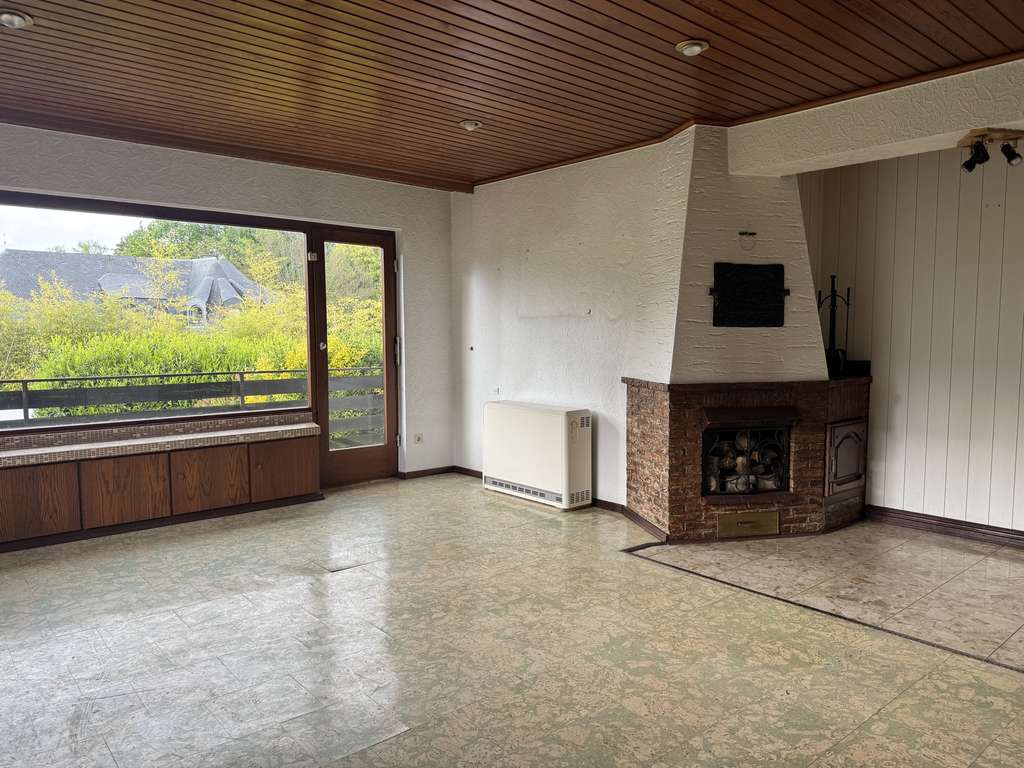 Immobilie in Rösrath - MANNELLA *Wohnhaus mit Einliegerwohnung & großem Garten* Renovierungsbedürftiges Haus mit viel Platz - Bild 1
