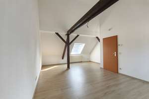 Große Dachgeschoßwohnung mit Balkon!