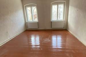 Rohdiamant im Grünen wartet auf Ihre Umgestaltung - 3 Zimmer Wohnung mit Dielen und Balkon
