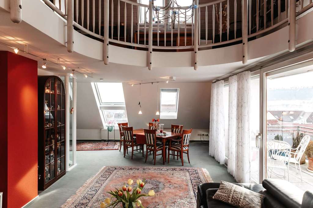 Immobilie in Simmozheim - Exklusive Maisonettewohnung mit Galerie, Südbalkon und 2 Stellplätzen | 2 Bäder en Suite - Bild 2