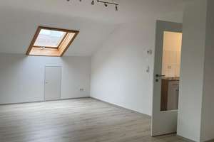 2-Zimmer-Dachgeschosswohnung in Heilbronn-Sontheim – Die vollständige Adresse der Immobilie erhältst du vom Anbieter., 74081 Sontheim, Heilbronn – Vorschaubild 3