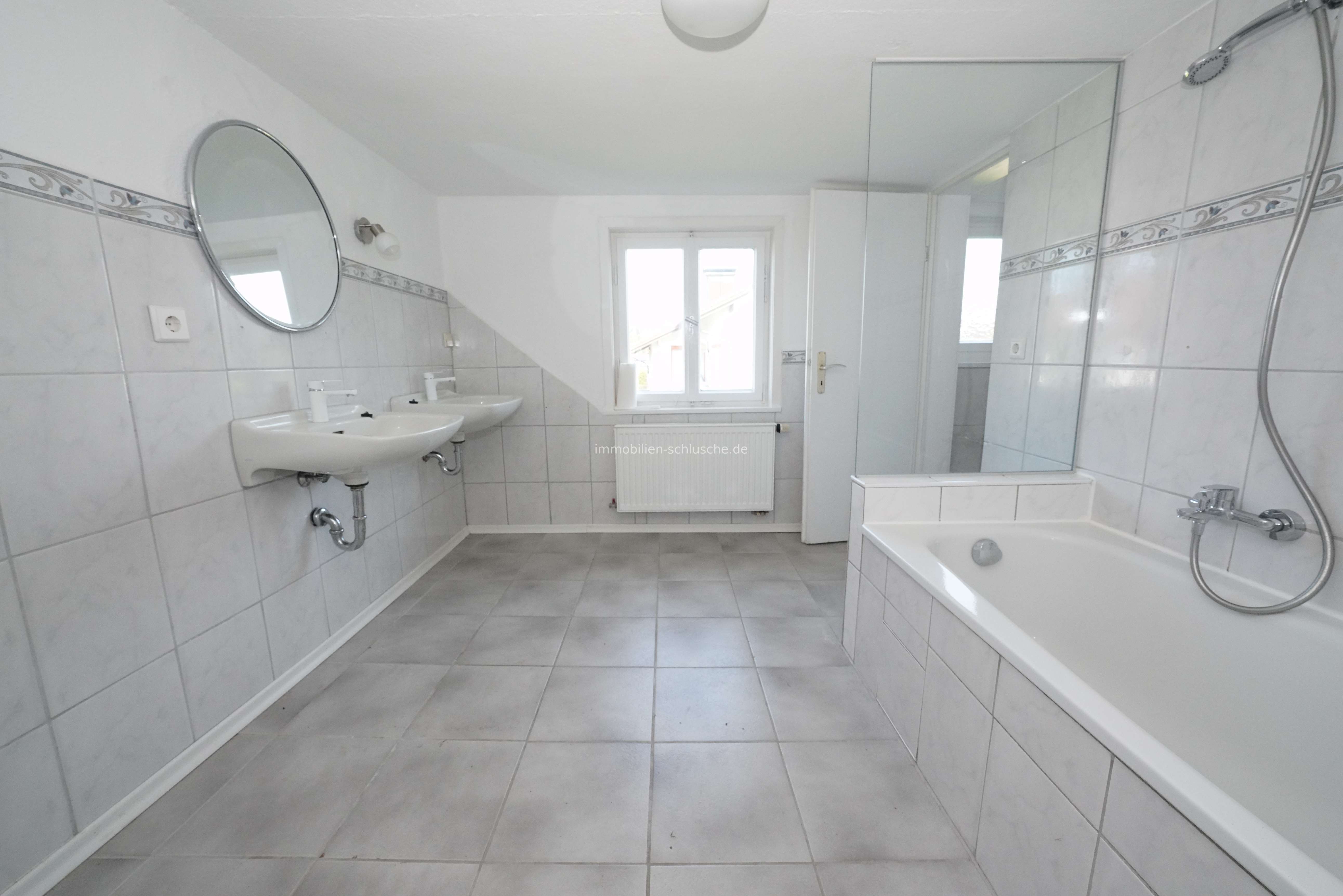 Immobilie in Lindenberg im Allgäu - Kaufpreissturz bei großem Zweifamilienhaus in Lindenberg als Weihnachtsgeschenk - Bild 2