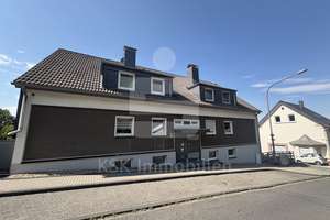 Helle 3-Zimmer-Wohnung mit Balkon, Garagenstellplatz in ruhiger Wohnlage.
