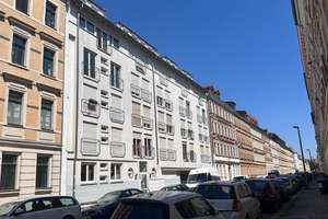 Lichdurchflutete 1-Raumwohnung mit Parkett Wannenbad Bodentiefe Fenster  in Leipzig-Altlindenau