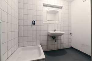 Solides Gebäude-Ensemble aus Wohnhaus und Geschäftshaus – Remscheid – Vorschaubild 13