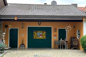 Ruhige, sonnige Randlage! Einfamilienhaus mit Möglichkeit für Ausbau 2. Wohnung! – Neuburg-Schrobenhausen (Kreis) – Vorschaubild 8