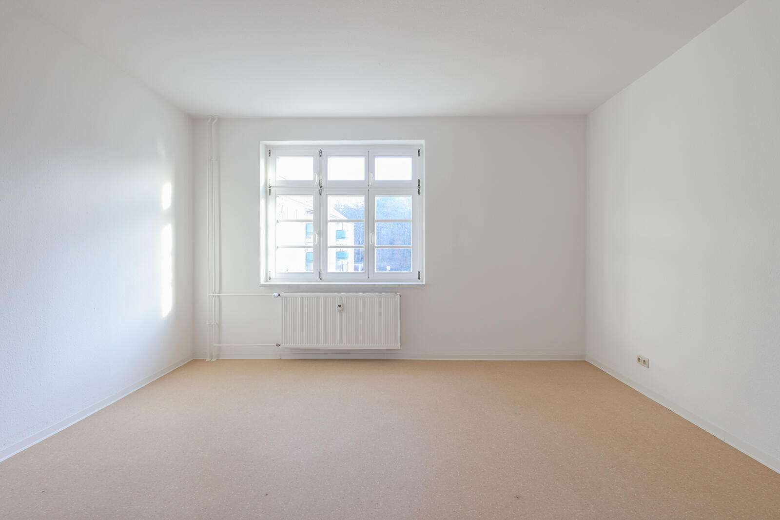 Immobilie in Lübben (Spreewald) - PROVISIONSFREI ! | 4-Zimmer ETW am Krankenhaus
98,16 m² | 1.OG | Balkon | denkmalgeschützter Altbau - Bild 0