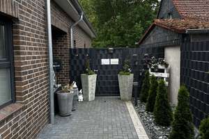 NEUBAU! Reiheneckhaus mit EBK und großem Garten direkt am Naturschutzgebiet! Carport! – Brückenweg 23, 38268 Lengede – Vorschaubild 2