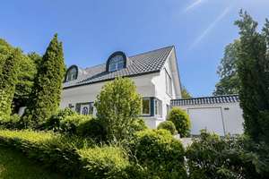 Seeblick trifft stilreines Design - teilautarkes Architektenhaus in Klingberg - Scharbeutz – Die vollständige Adresse der Immobilie erhältst du vom Anbieter., 23684 Scharbeutz – Vorschaubild 1