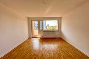 Helle 2-Zimmer-Wohnung mit Balkon in Nürnberg – Hochgernstraße 5, 90471 Nürnberg – Vorschaubild 1