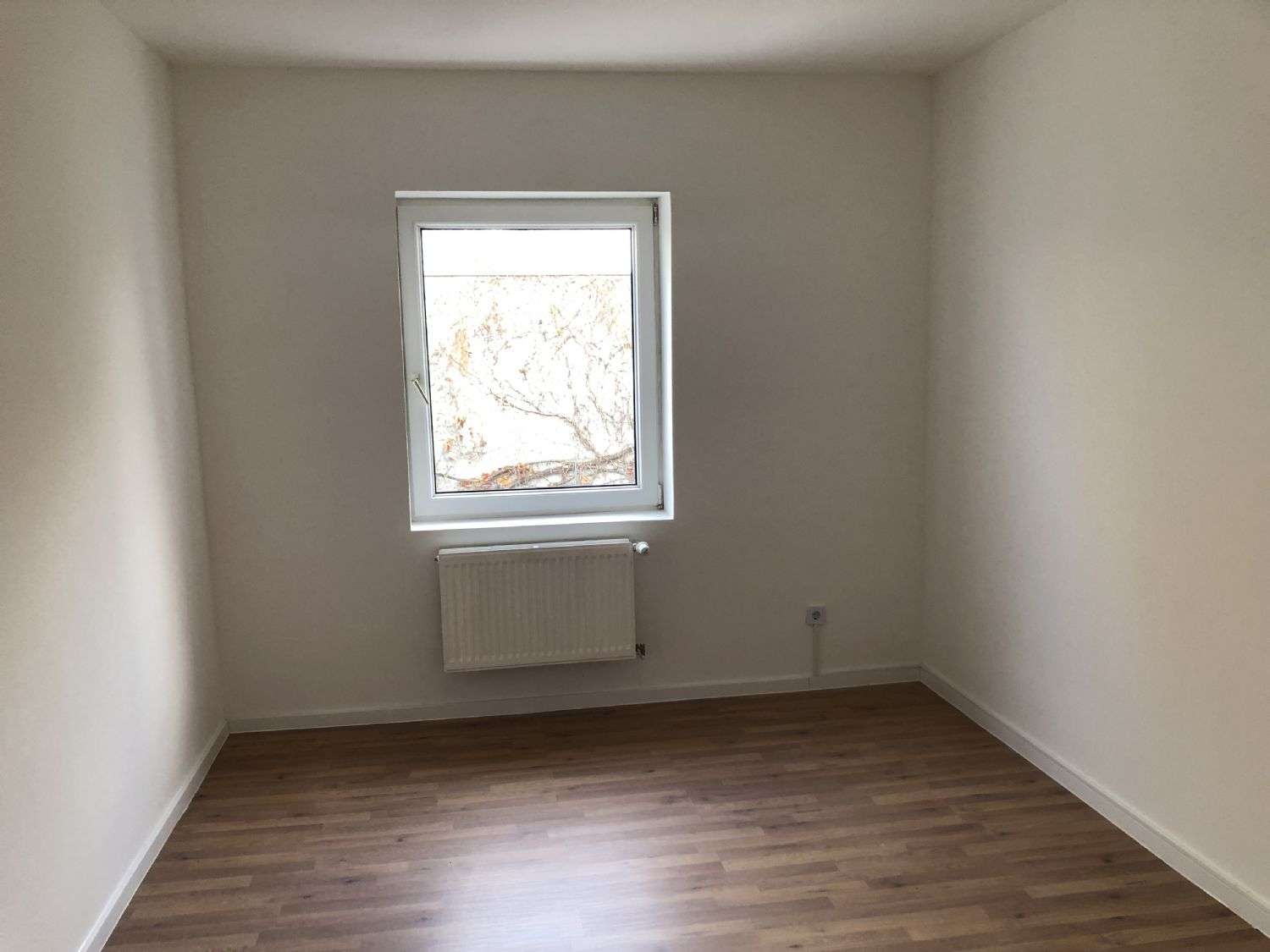 Immobilie in Zwenkau - großes Reihenendhaus in Zwenkau 8 Zimmer mit 180 m² Wohnfläche mit Garten und Garage - Bild 3