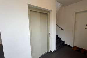 Hollenders Immobilien: Stilvolle 2-Zimmer-Wohnung mit Südbalkon, Aufzug und Stellplatz in guter Lage – Weißer Hauptstraße 104, 50999 Weiß, Köln – Vorschaubild 12