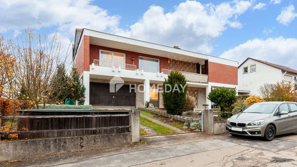Immobilie in Beratzhausen - Charmantes Einfamilienhaus in ruhiger Lage mit Kamin, Loggia und gepflegtem Garten
 - Bild 3