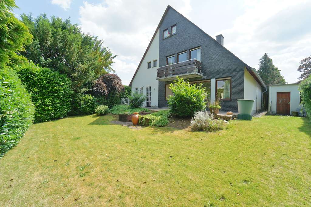 Eine seltene Gelegenheit! Freistehendes Einfamilienhaus in First-Class-Lage!