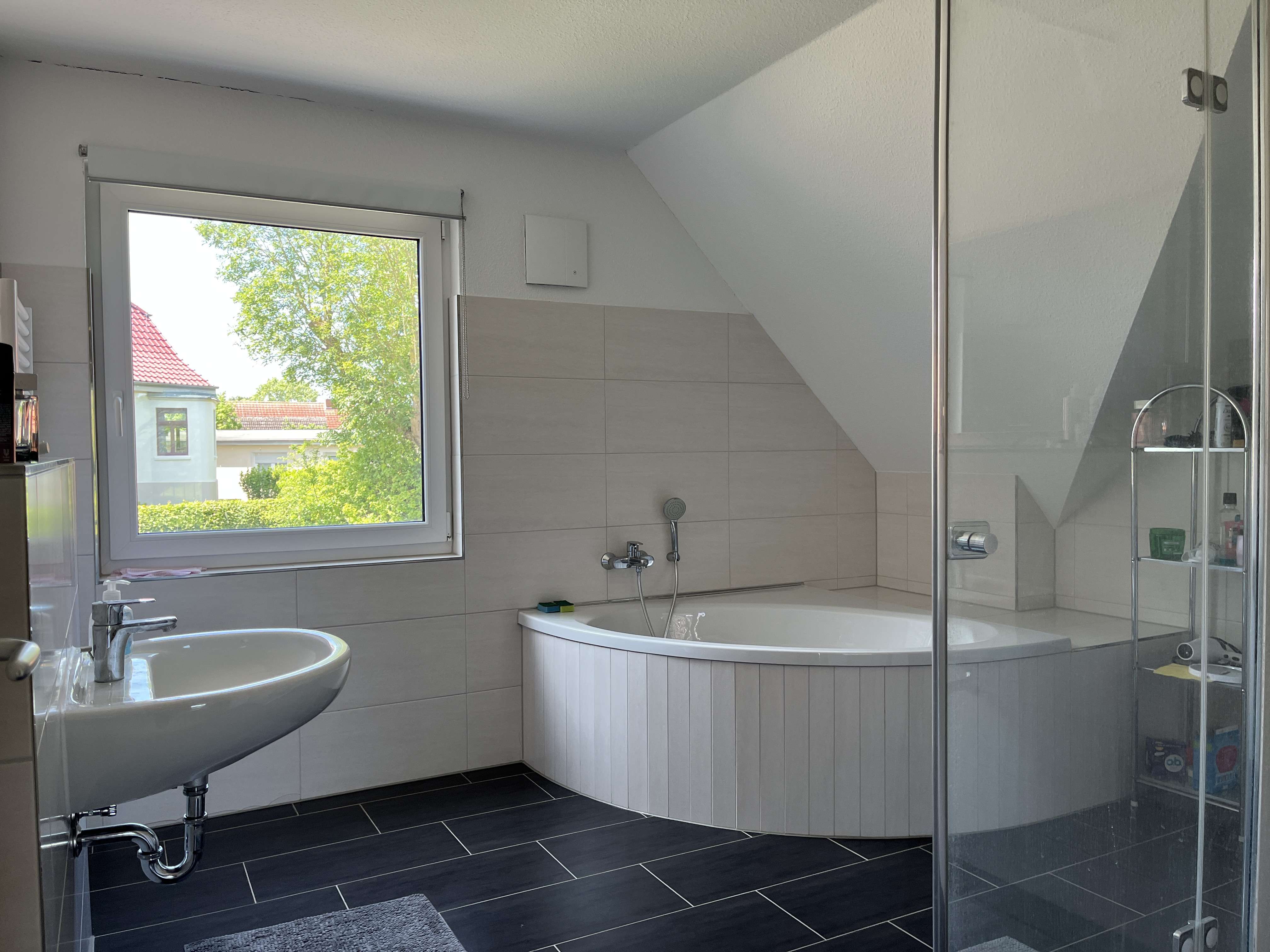 Immobilie in Boltenhagen - Freistehendes Wohnhaus mit 3 Wohneinheiten und riesigem Grundstück - Bild 0