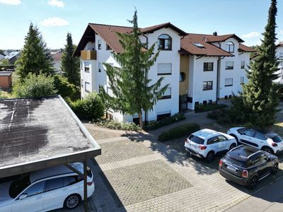Ruhig gelegene 3-Zimmer-Wohnung mit durchdachtem Grundriss, Balkon, Carport und Autostellplatz