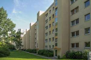 3-Zimmer-Wohnung mit Wohnküche und Balkon – Tanneberger Weg 14, 1169 Gorbitz-Süd, Dresden – Vorschaubild 1