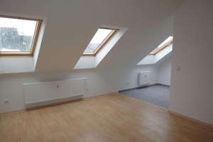 "Wohnen im DG -frei ab 1.6. "  Moderne Ausstattung + sonniger Balkon – Wartburgstraße 14, 9126 Bernsdorf, Chemnitz – Vorschaubild 1