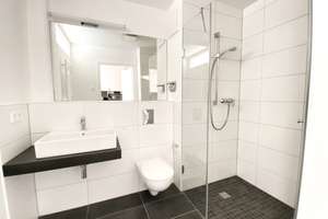 Sehr helle  moderne Süd-Wohnung mit EBK, Asbtellkammer sowie Balkon! – Florian-Geyer-Str 111, 12489 Adlershof, Berlin – Vorschaubild 3