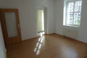 Süße 3-Raum mit schönem Balkon und Laminat in Altchemnitz!!! – Wilhelm-Raabe-Str. 51, 9120 Altchemnitz, Chemnitz – Vorschaubild 2