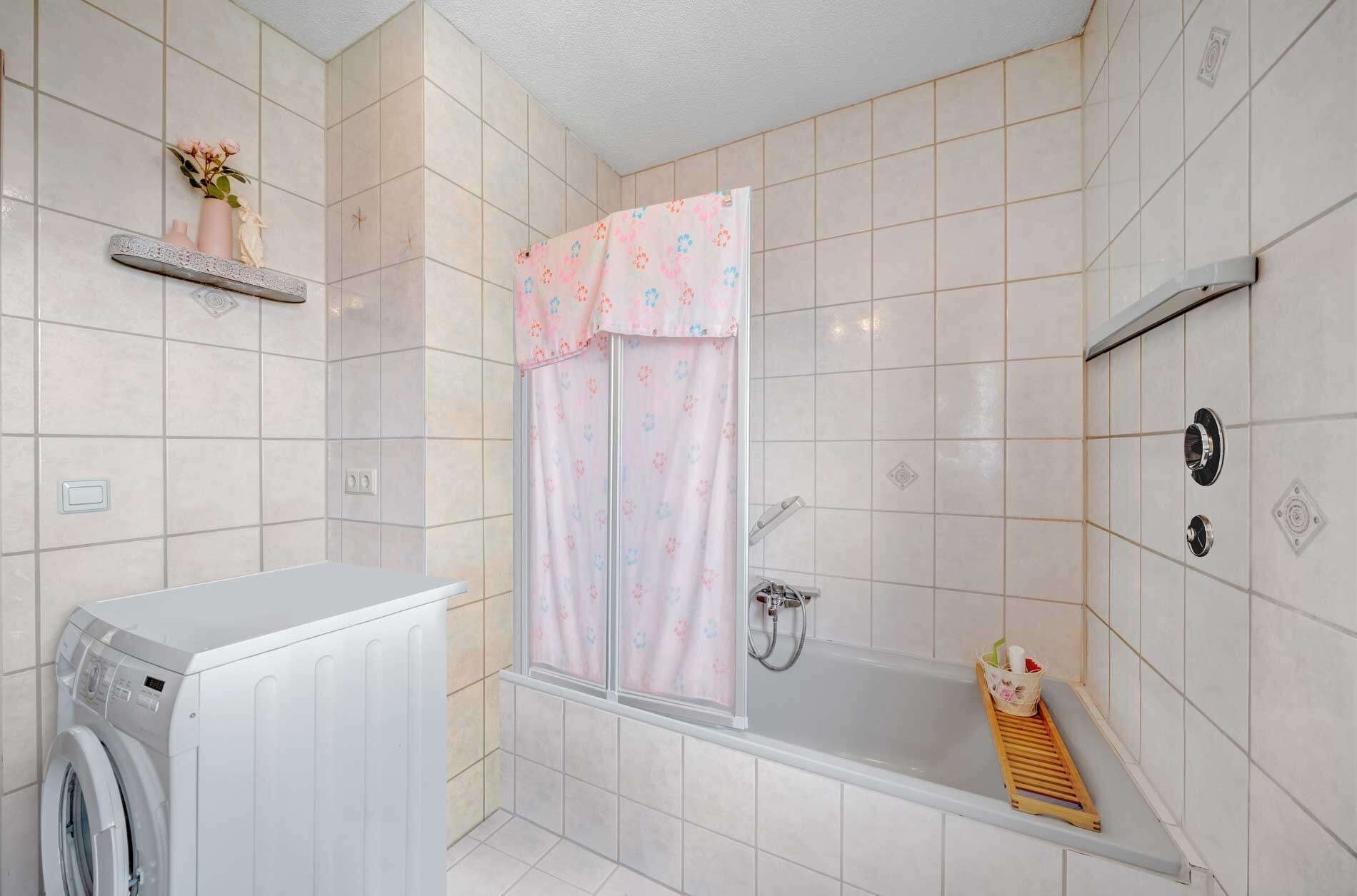 Immobilie in Salem - Attraktives 3-Familienhaus (Mehrgenerationenhaus) mit großer Hauptwohnung in ruhiger Lage von Beuren - Bild 6