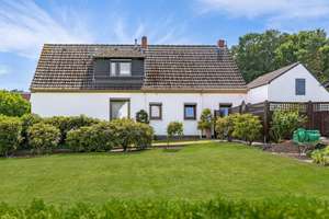 Schönebeck: Freistehendes Einfamilienhaus mit Einliegerwohnung, Nebengebäude, Garage und Garten – Die vollständige Adresse der Immobilie erhältst du vom Anbieter., 28757 Schönebeck, Bremen – Vorschaubild 2