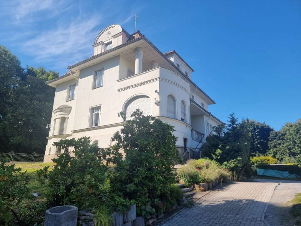 Immobilie in Neukirchen/Pleiße - Repräsentative Villa in schöner Randlage von Crimmitschau! - Bild 0