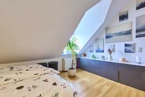 Lichtdurchflutete, charmante Dachgeschosswohnung mit Südbalkon in bester Lage! – München – Vorschaubild 13