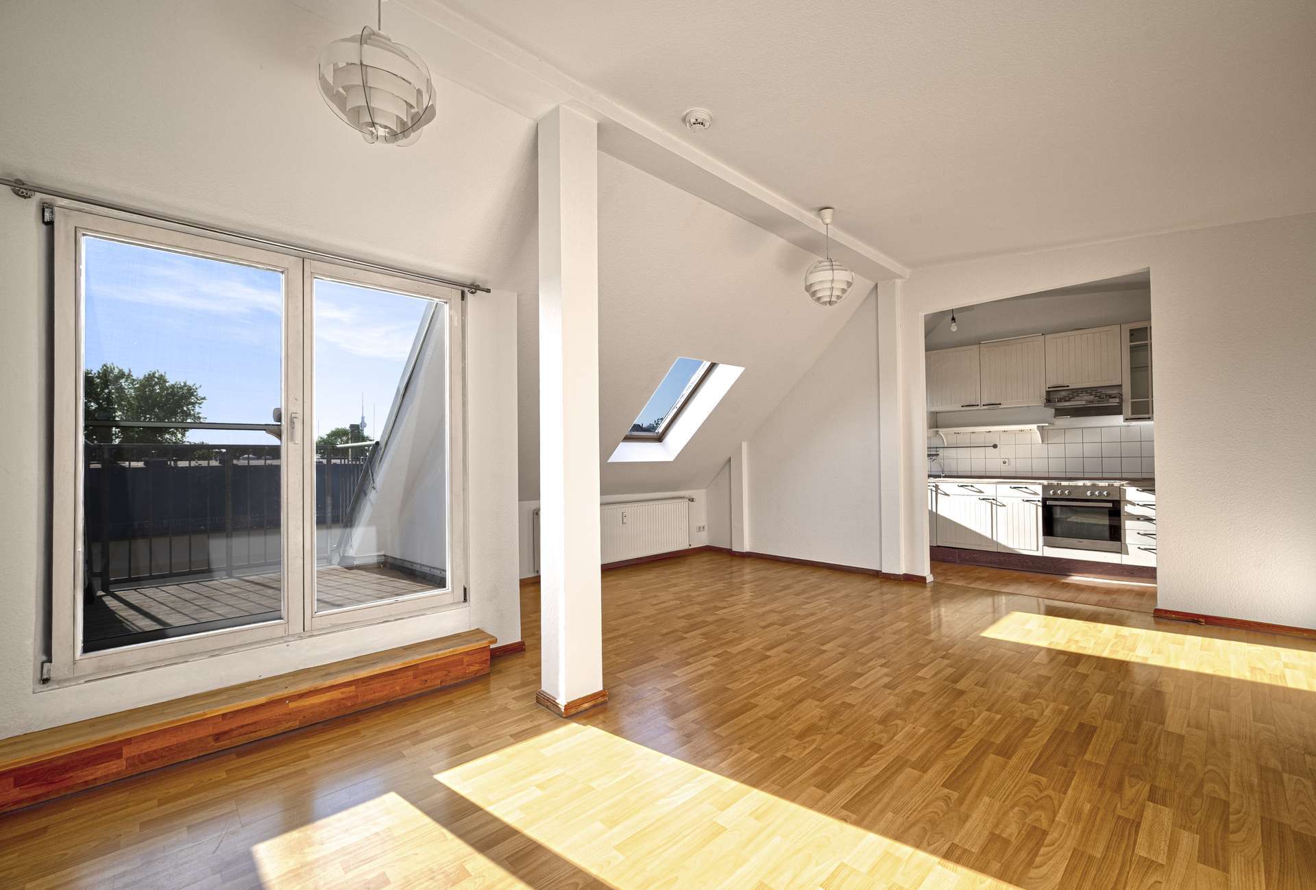 ⭐️ Über den Dächern Berlins: Helle 3 Zi-DG-Whg mit Blk, 2 Schlafzimmern in guter Lage von Weißensee, Berlin – Bild 3