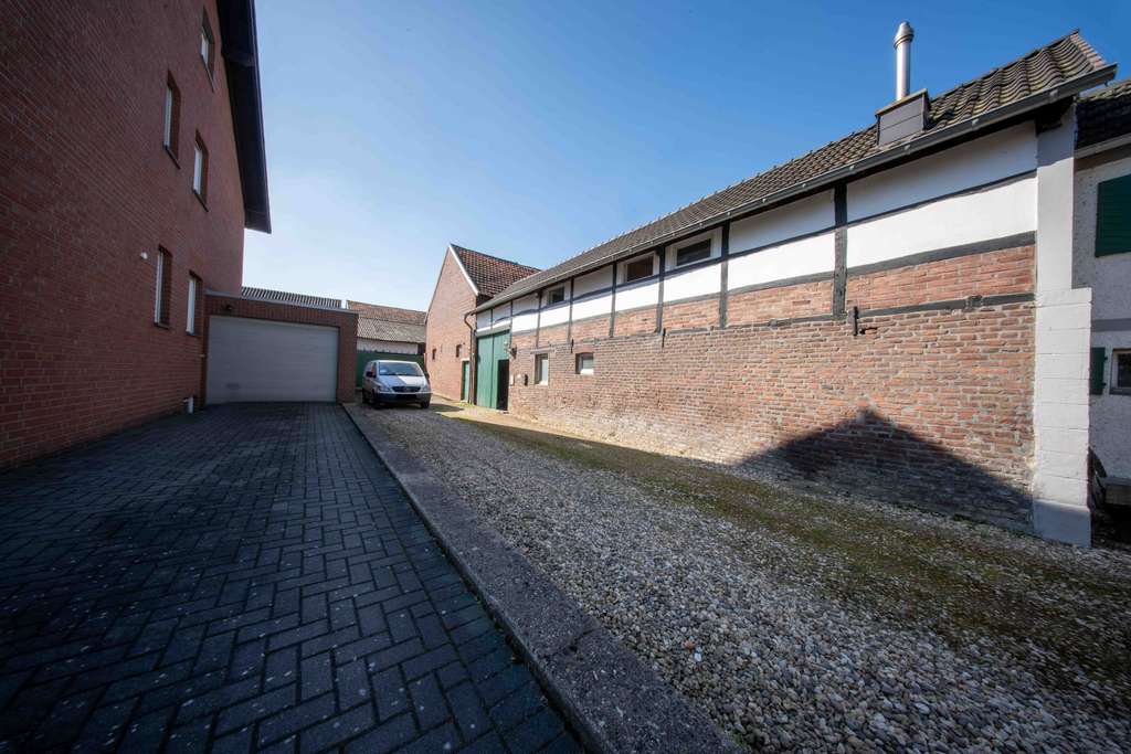 Immobilie in Wegberg - Historisches Denkmal-Juwel in Wegberg: Viel Platz für Visionäre, Handwerker & Individualisten - Bild 3