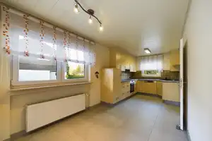 Gepflegtes Einfamilienhaus mit Platz für die ganze Familie | Große Doppelgarage, EBK & neues Bad – Heilbronn (Kreis) – Vorschaubild 11