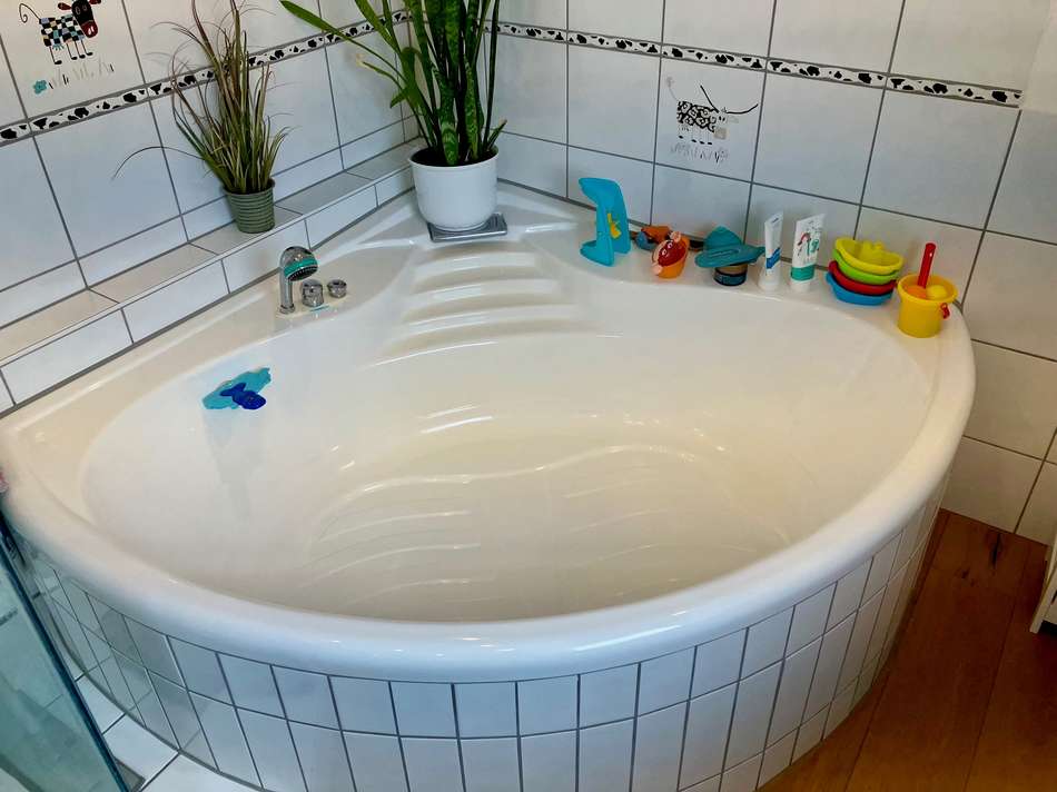 Eckbadewanne DG