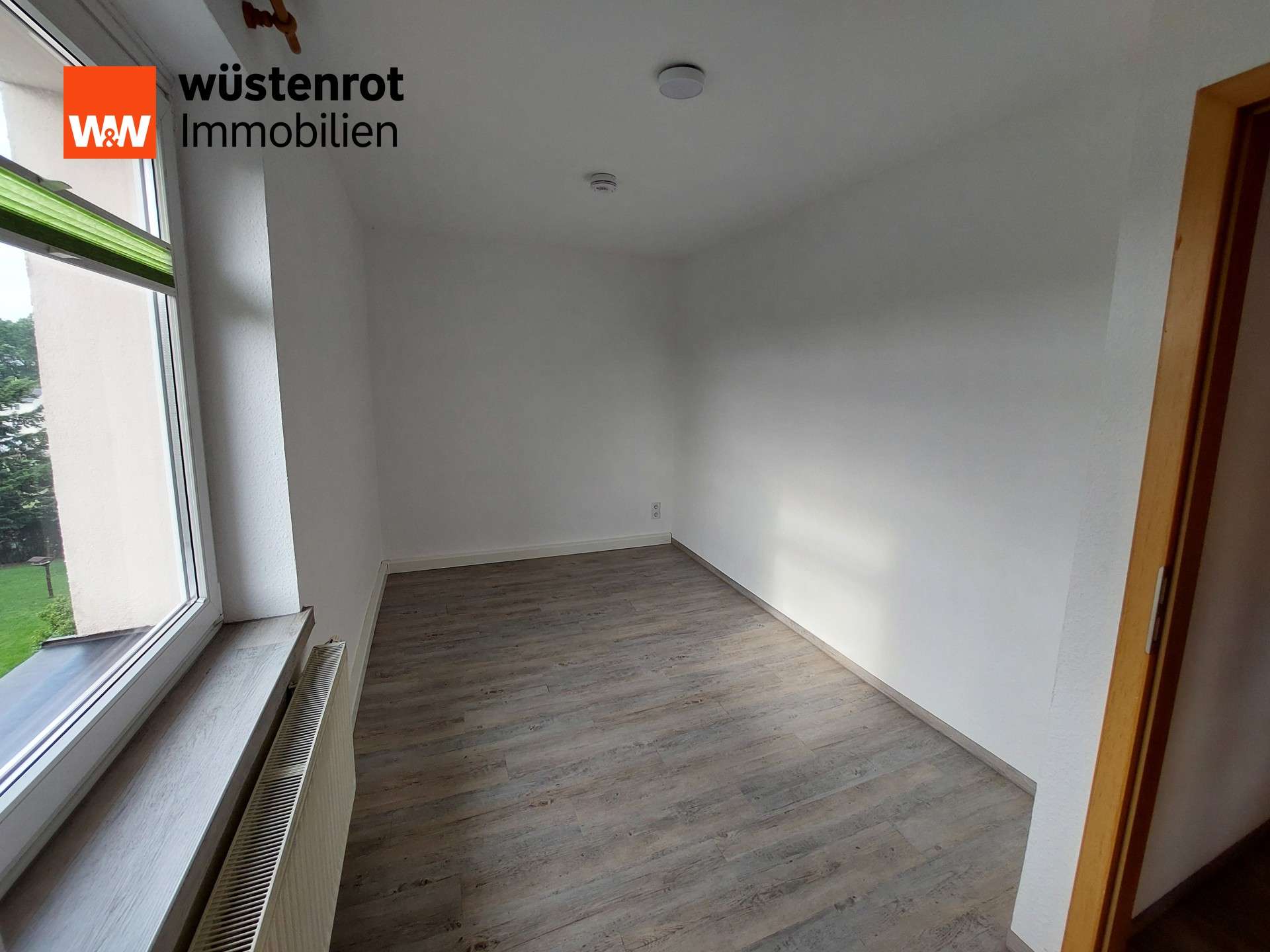 Immobilie in Zwönitz - Bezugsfreie 3 - Raum Wohnung mit funktionsfähigem Kachelofen und Einbauküche - Bild 1