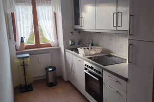 Im grünen Herzen der Stadt schöne 2-Zi.-Wohnung mit gehobener Ausstattung, möbliert und mit Balkon – Bayerwald-Strasse 31-39, 93059 Regensburg – Vorschaubild 3