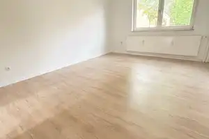 Geräumige 5-Zimmer-Wohnung mit Garten  – Hermann-Billung-Straße 1, 29633 Heidekreis – Vorschaubild 2